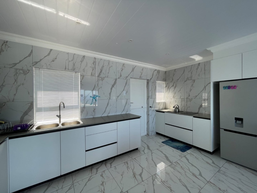 5 Bedroom Property for Sale in Dana Bay Western Cape